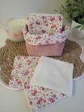 panière en velours rose + 10 lingettes démaquillantes lavables en bambou écru.